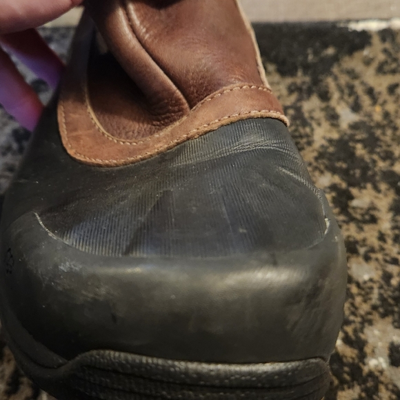Ugg Brantling size 8 waterproof.  Vibram Sole - Picture 9 of 9